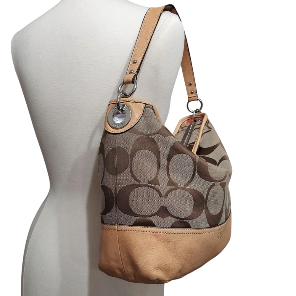 Coach Hamptons Weekend Jacquard & Leather Signature Shoulder Bag EUC - Picture 9 of 12